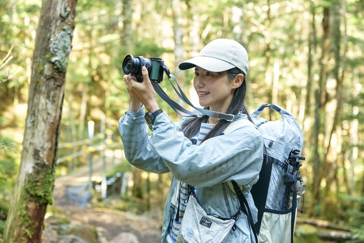 感動した風景を撮影しながら山を登っていく山下さん