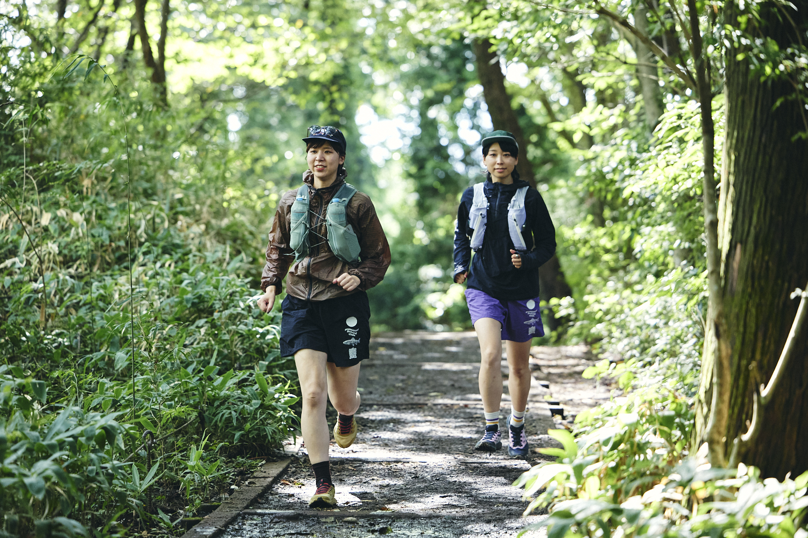 「ここ気持ちいい!」と平らな登山道をランニング。確かにここは走りやすい。