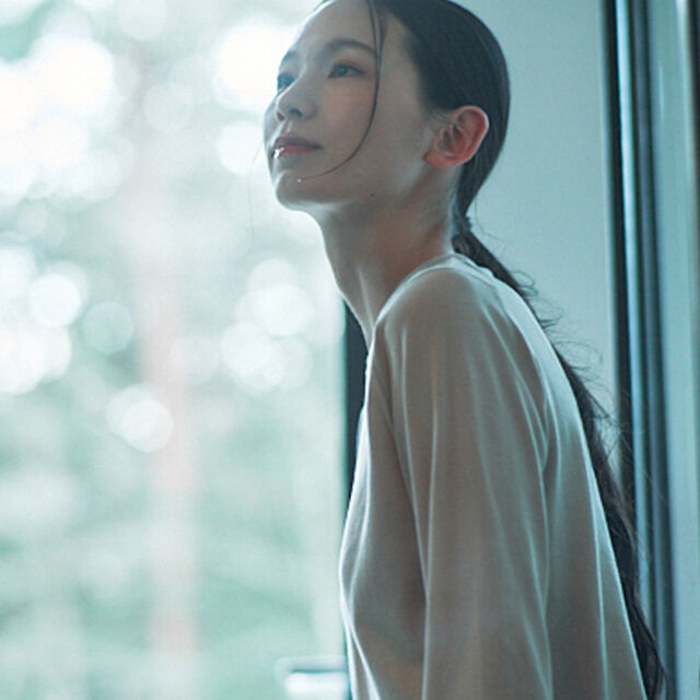 <<2024 Autumn&Winter　Dry Mold Bra>>

ニットにフィットするブラ

寒くになるにつれて暖房のついている暖かい場所との間に生まれる寒暖差
。上着の脱ぎ着だけでは、体温調整が難しく、厚着の下で汗ばんでしまうシーンでも、汗が胸元にまとわりつかない機能性素材が、不快感から解放してくれます。

Dry Mold Braの最新情報、商品の購入は
こちらから⇒@suzubra_

#BVD #ノンワイヤーブラ #モールド
#フェムテック #フェムケア #インナー
#下着  #ブラ #多機能 #快適 #暮らし