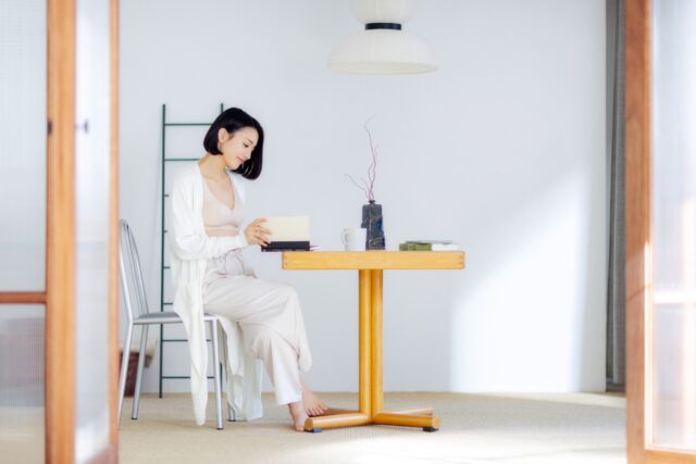 【#リラックスブラ　アウターに響きにくいカップ継ぎ】

カップ継ぎの縫い目が目立ちにくい仕様のため きれいなバストラインに。

リラックスの最新情報、商品の購入は
こちらから⇒@suzubra_

#BVD #涼ブラ #スズブラ #suzubra #ノンワイヤーブラ #リラックス
#フェムテック #フェムケア #インナー
#下着  #ブラ #多機能 #快適 #暮らし #在宅ワーク #おうち時間