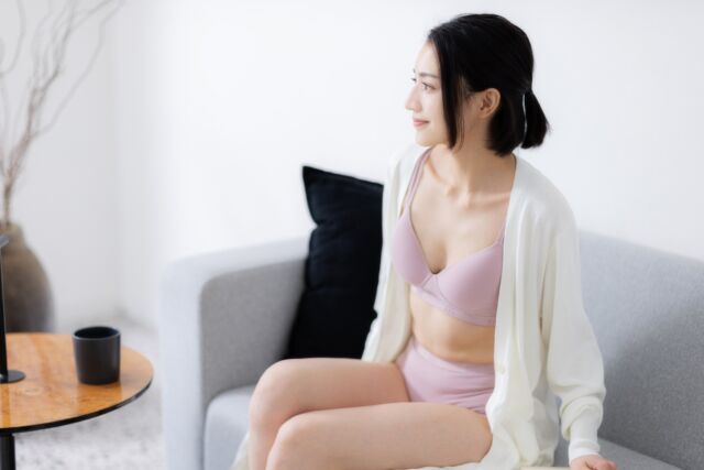 【#コットンフィール　綺麗なシルエットのモールドブラ
】

Tシャツを着てもラインがひびきにくい自然な丸みを帯びたシルエット。肌触りはそのままに、シチュエーションを選ばない一枚です。

コットンフィールの最新情報、商品の購入は
こちらから⇒@suzubra_

#BVD #涼ブラ #スズブラ #suzubra #ノンワイヤーブラ #リラックス
#シームレス #フェムテック #フェムケア #インナー
#下着  #ブラ #多機能 #快適 #暮らし #在宅ワーク #おうち時間
#春